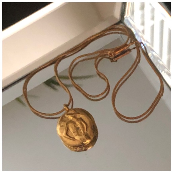 ✨Authentic Vintage CHANEL COCO Mademoiselle Pendant Gold Necklace - Picture 8 of 10